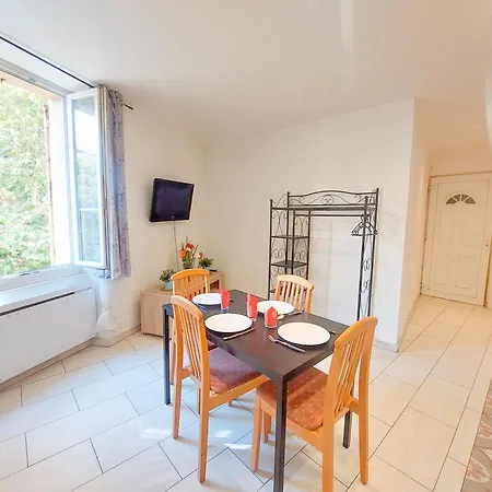 Pres Du Marche, Gare Et Port A 5mn